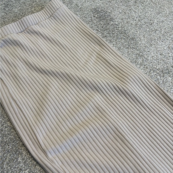 Princess Polly Beige Fitted‎ Ribbed Maxi Skirt Size 2 - Picture 3 of 5